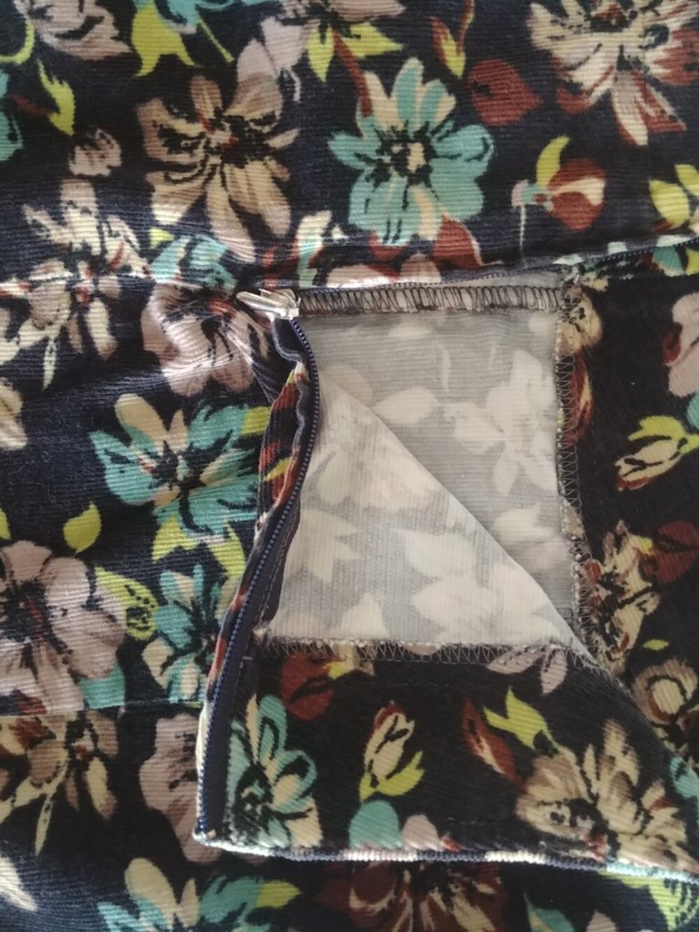 Vintage United Colors of Benetton corduroy flower trumpet skirt approx Medium - Picture 10 of 14